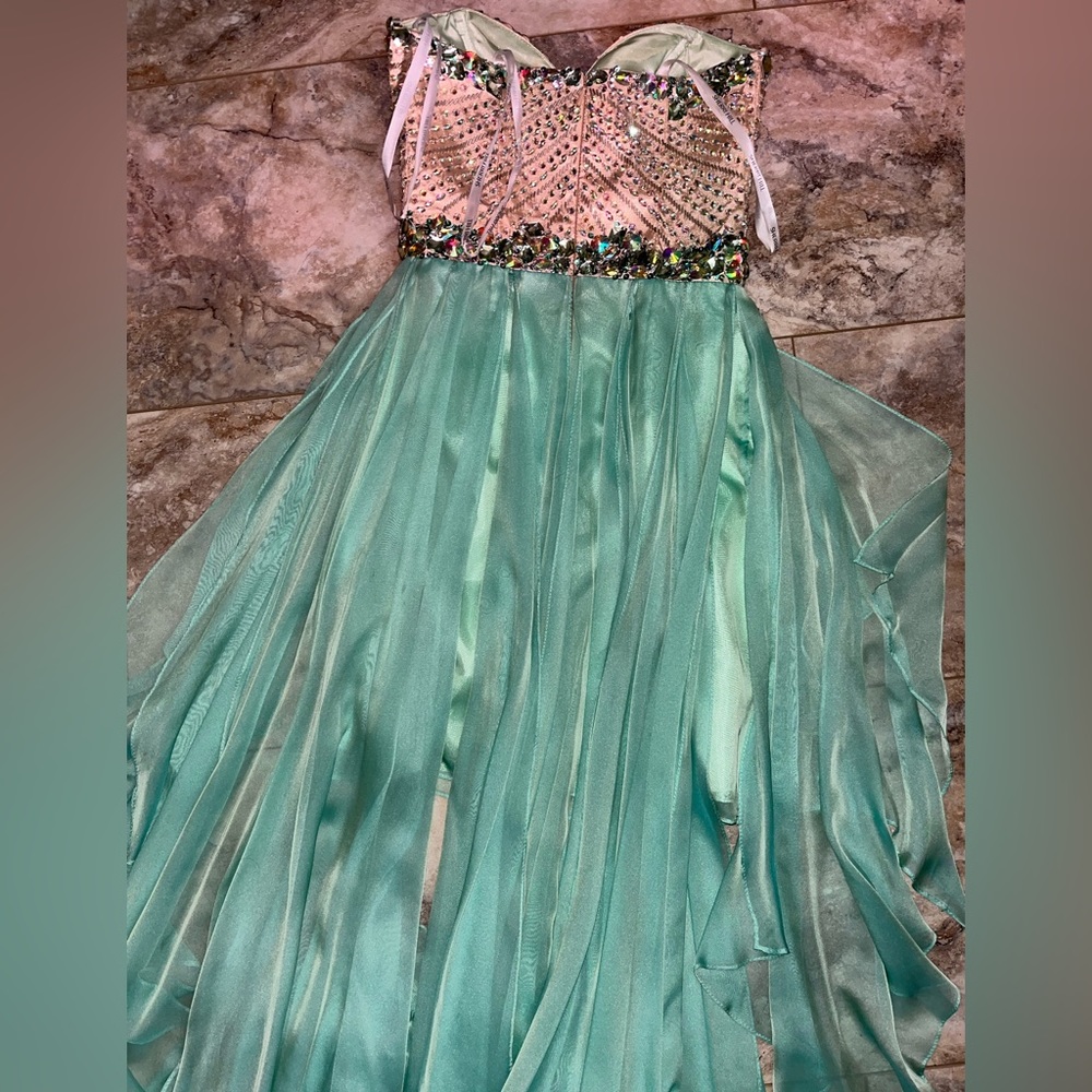 Sherri hill prom dress worn once size 2 but got it altered - Picture 4 of 4
